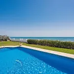 1100 - Front Villa *