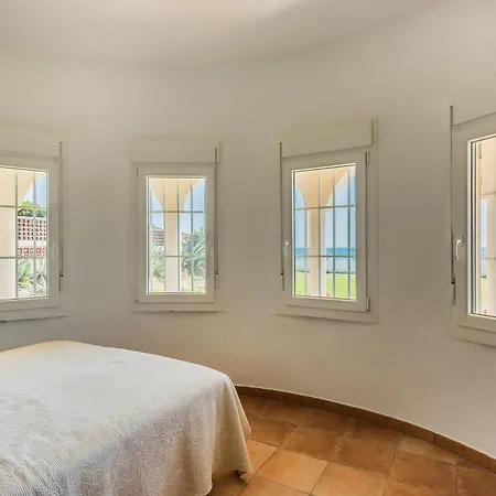 ヴィラ 1100 - Front